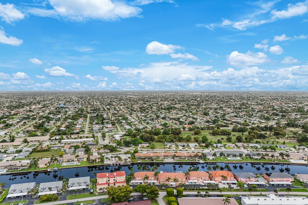 4524 Country Club Blvd, Cape Coral, FL 33904