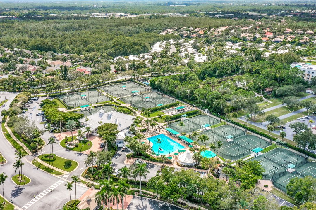 1262 Silverstrand Dr, Naples, FL 34110