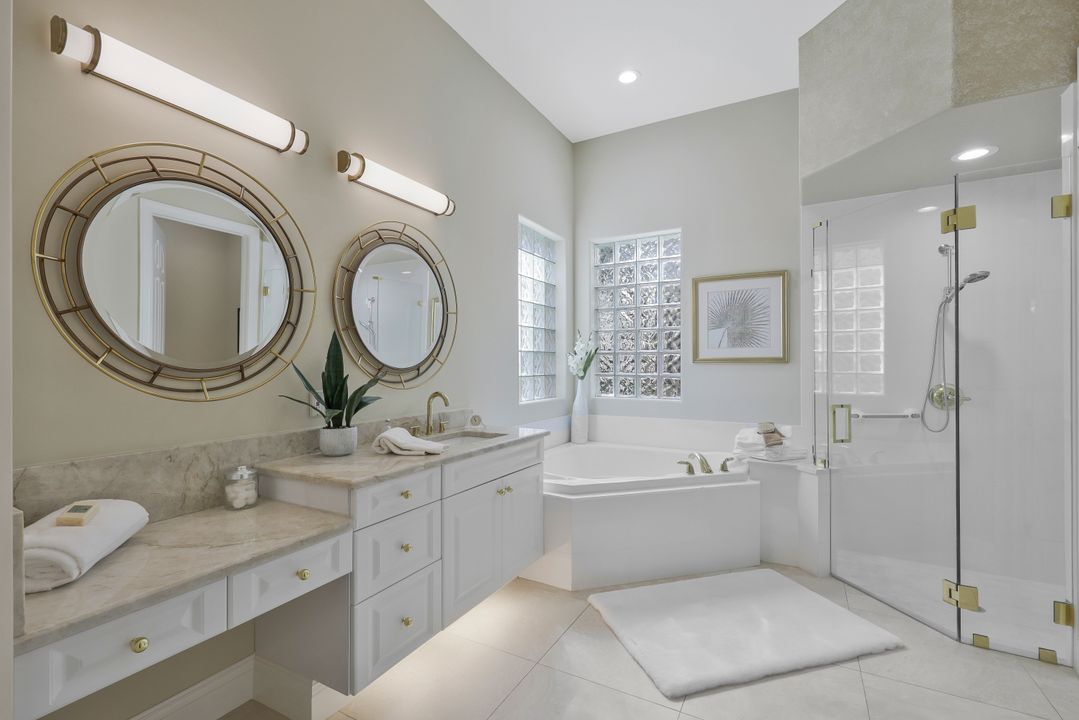 910 Villa Florenza Dr, Naples, FL 34119