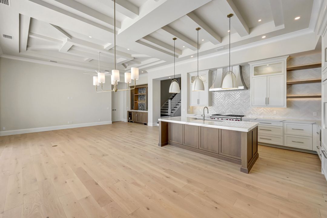 860 Banyan Ct, Marco Island, FL 34145