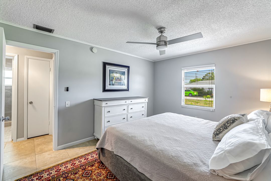 10095 7th St N #3, Naples, FL 34108