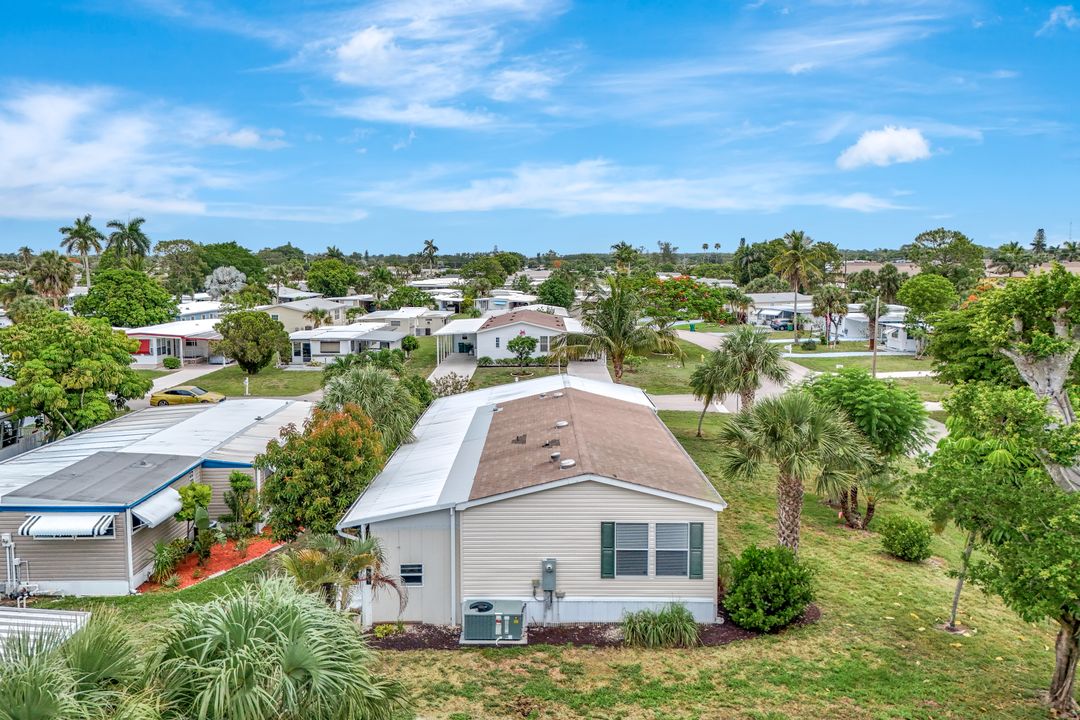 524 Menton Ln, Naples, FL 34112