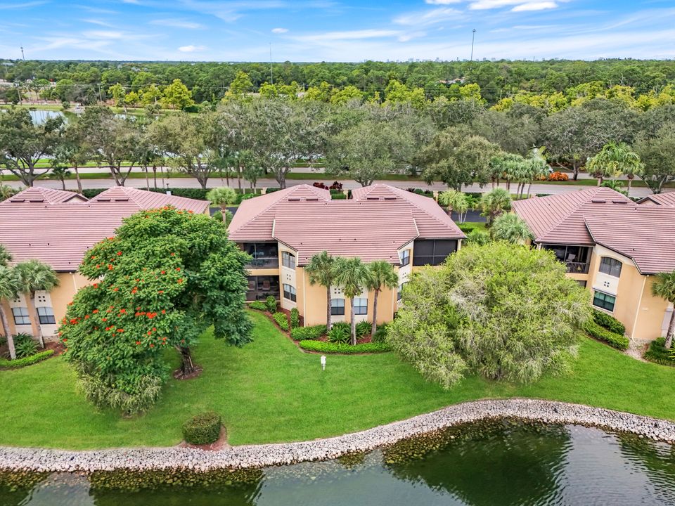 178 Vintage Cir # M-202, Naples, FL 34119