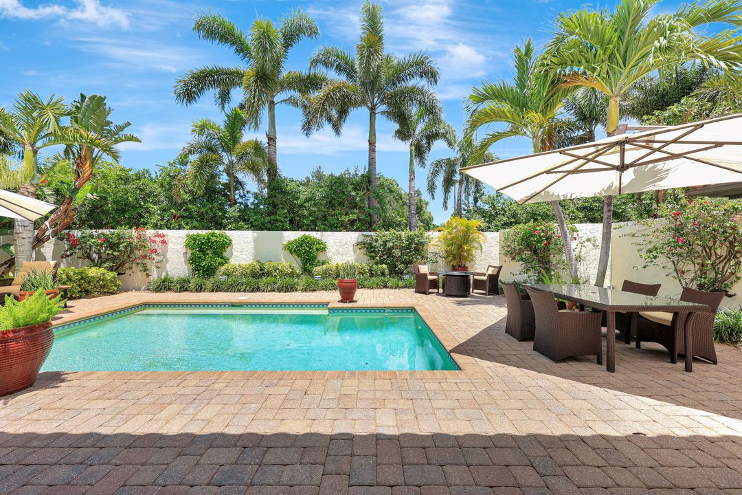 6 Las Brisas Way, Naples, FL 34108