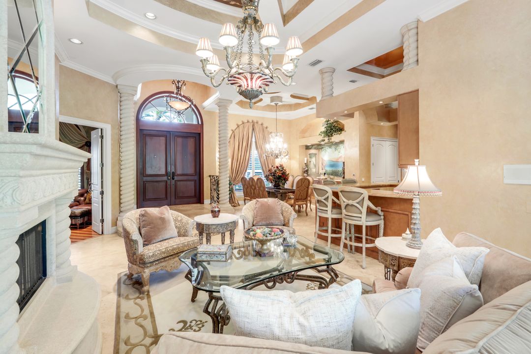 2350 Cheshire Ln, Naples, FL 34109