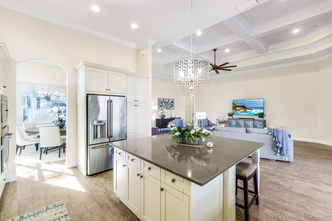 11925 Heather Woods Ct, Naples, FL 34120