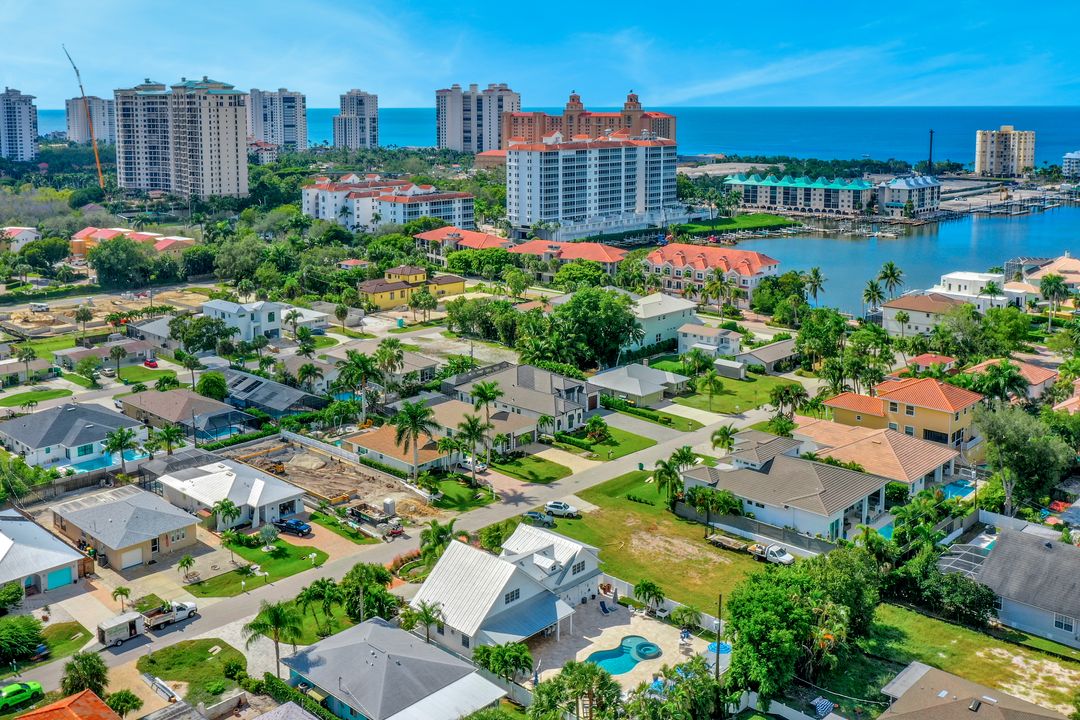 535 93rd Ave N, Naples, FL 34108