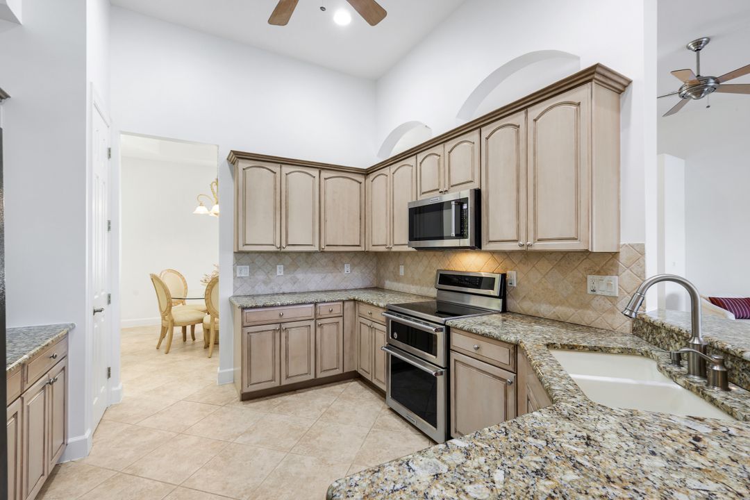 8737 Mustang Island Cir, Naples, FL 34113