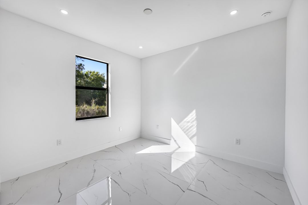 865 Chipley St E, Lehigh Acres, FL 33974