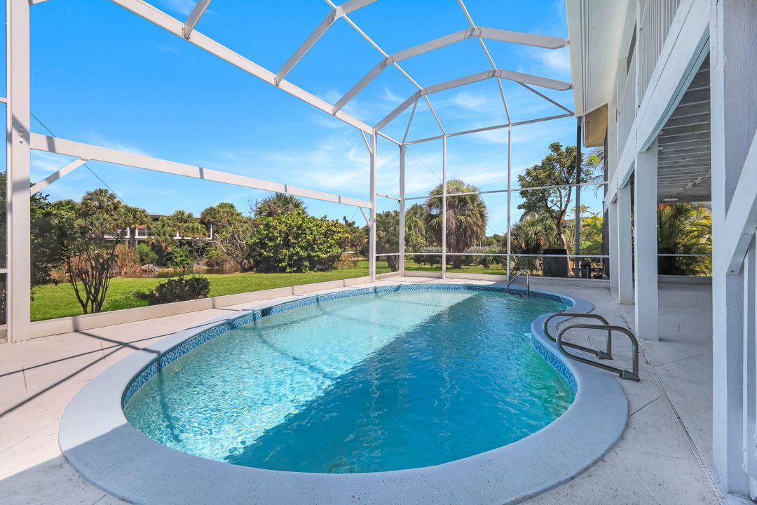 673 E Rocks Dr, Sanibel, FL 33957