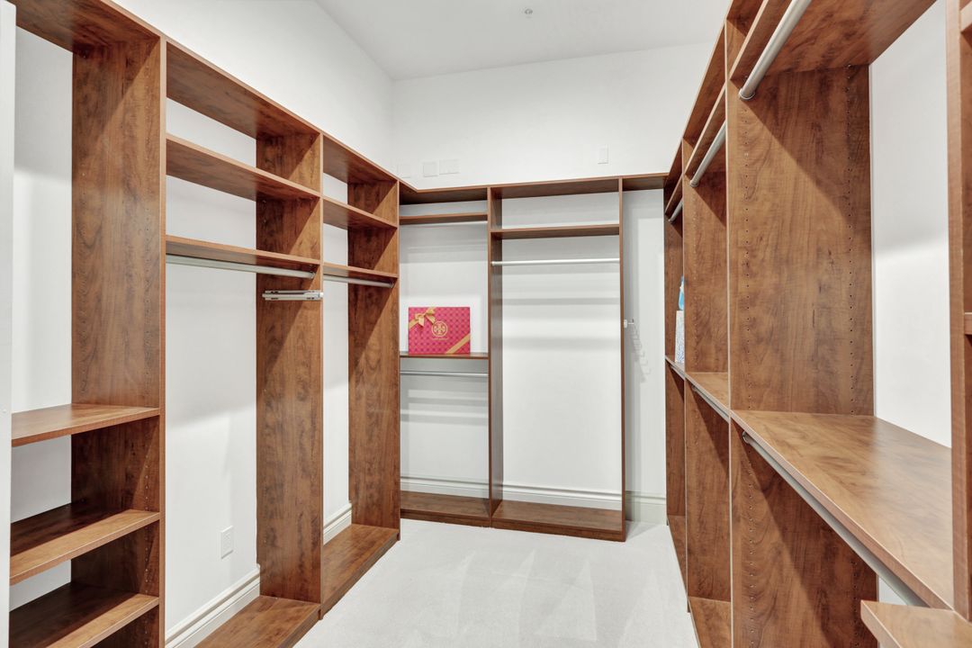 13675 Vanderbilt Dr #210, Naples, FL 34110