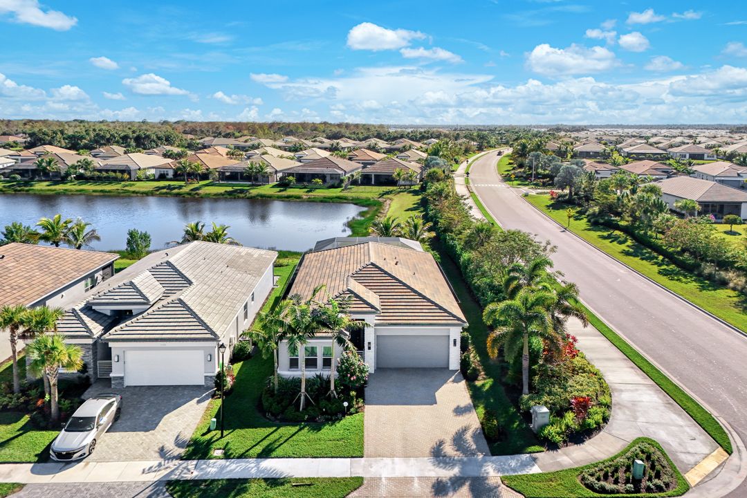 11555 Jacaranda Dr, Naples, FL 34120