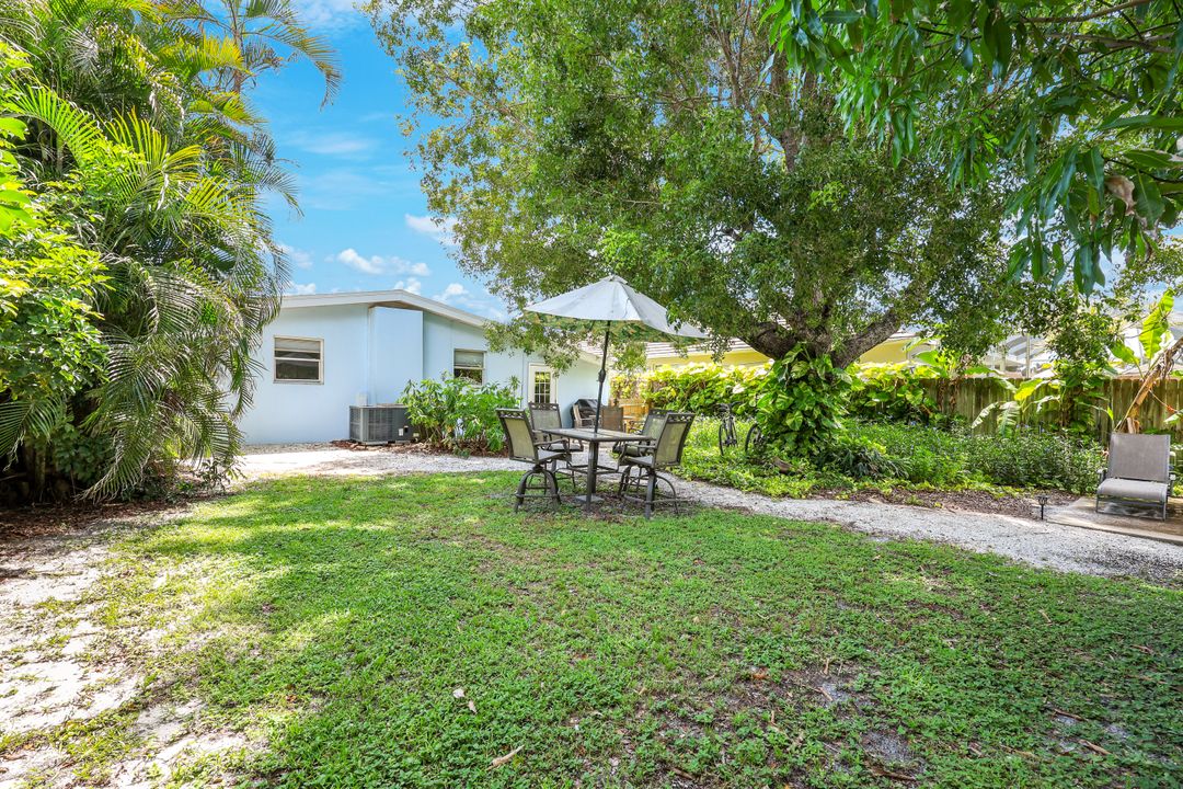 631 108th Ave N, Naples, FL 34108