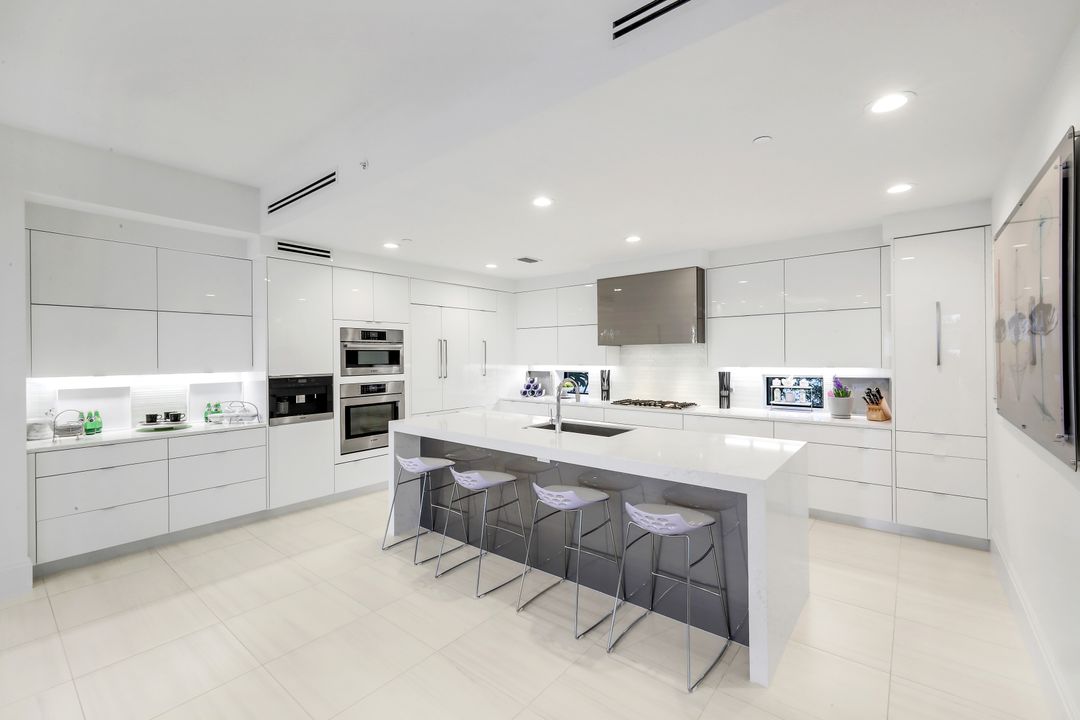 1135 3rd Ave S #210, Naples, FL 34102