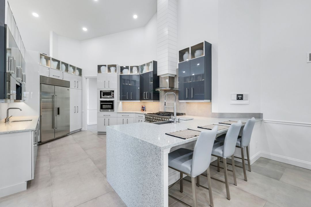 9245 The Ln, Naples, FL 34109