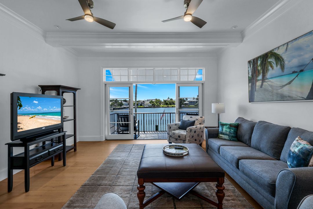 400 Springline Dr, Naples, FL 34102