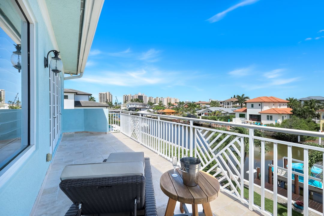 273 Egret Ave, Naples, FL 34108