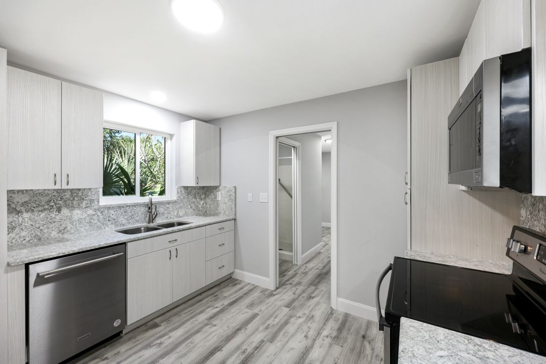 4862 Catalina Dr, Naples, FL 34112