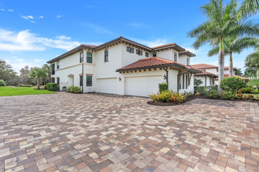 16348 Viansa Wy, Naples, FL 34110