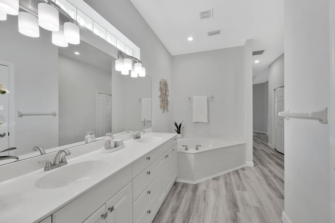 3376 Sandpiper Way, Naples, FL 34109