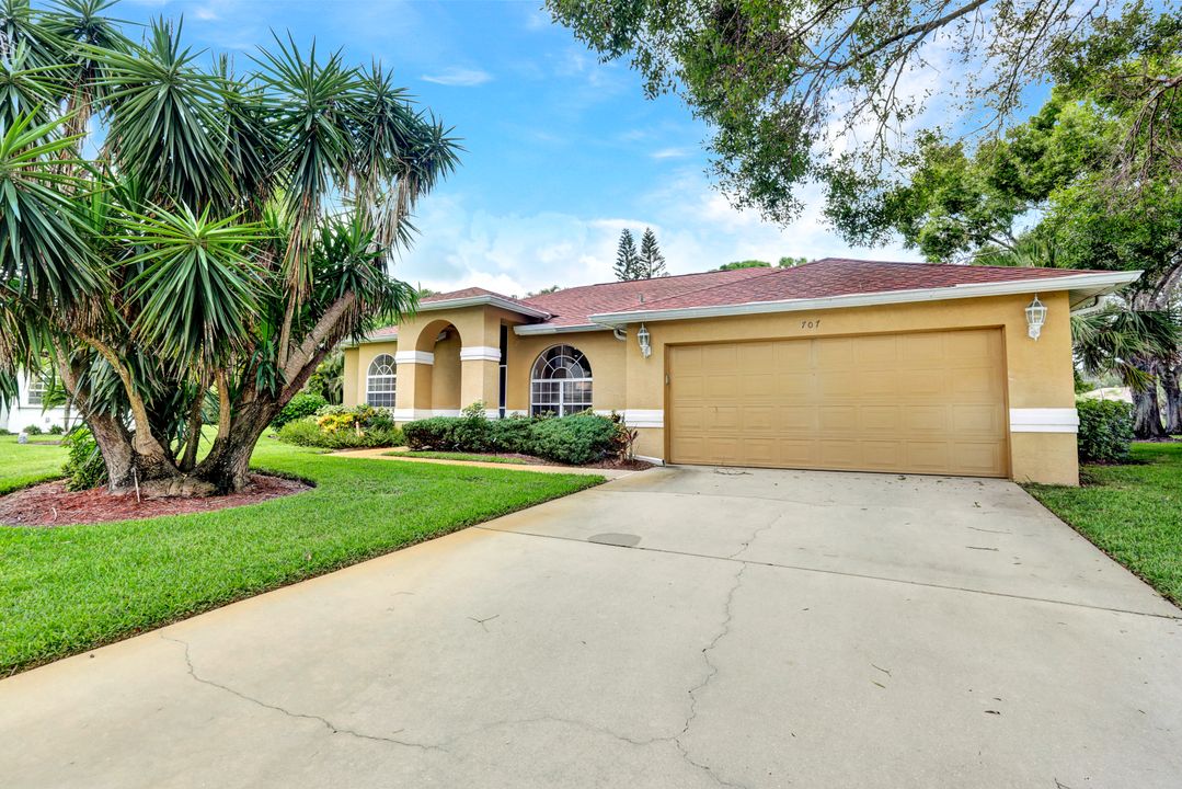 707 Teton Ct, Naples, FL 34104