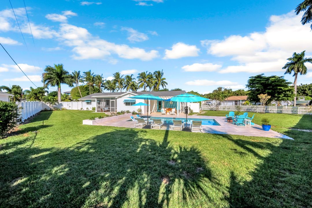 1086 N Town and River Dr, Fort Myers, FL 33919