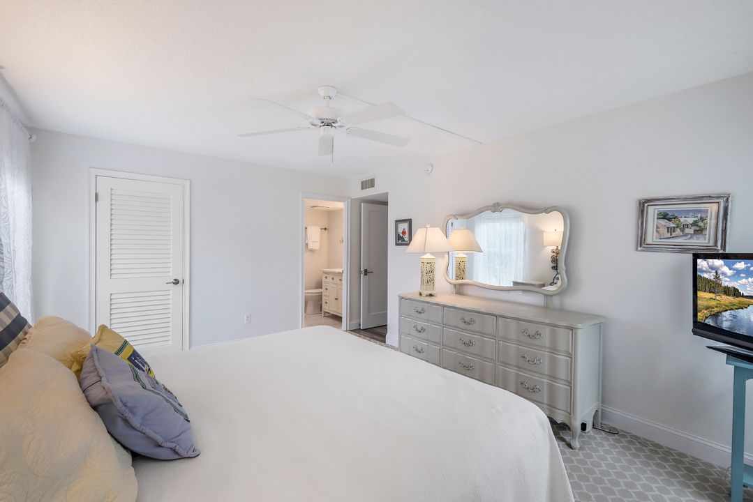 1910 Gulf Shore Blvd N #207, Naples, FL 34102