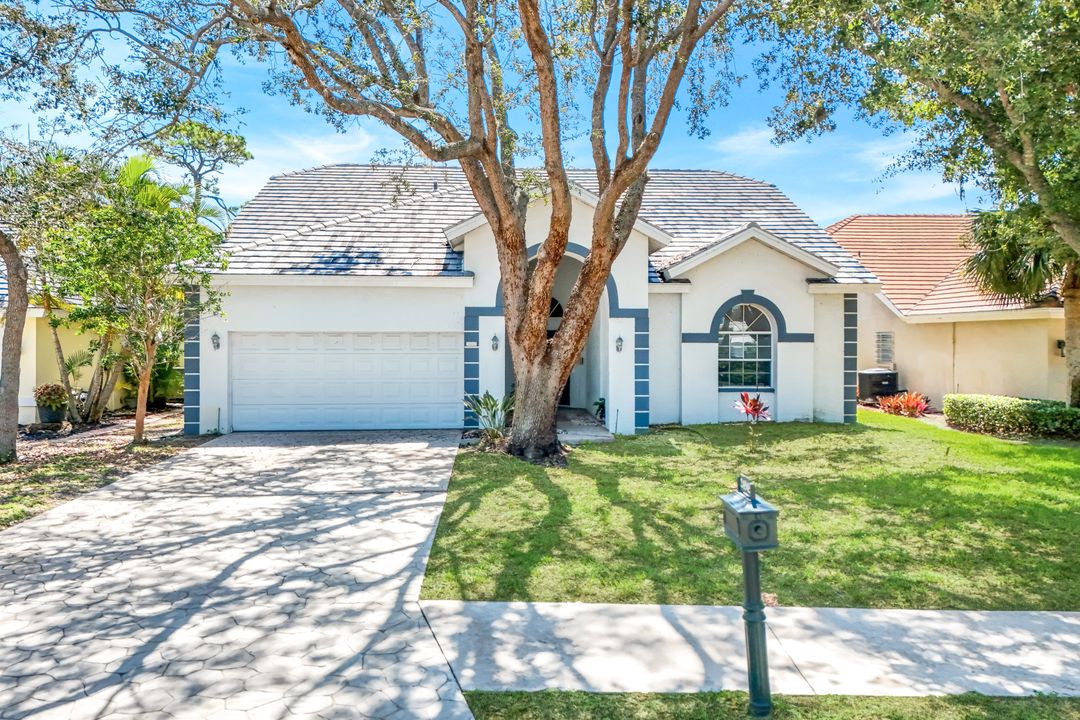 24949 Bay Cedar Dr, Bonita Springs, FL 34134