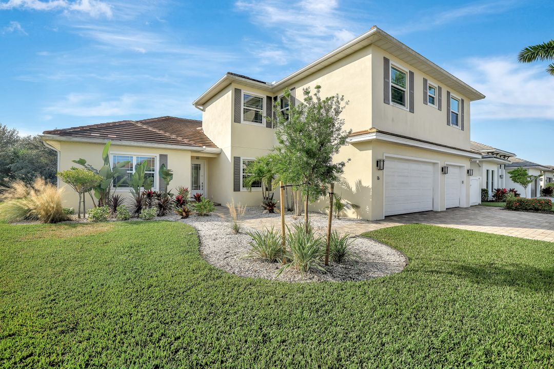 16 Willoughby Dr, Naples, FL 34110