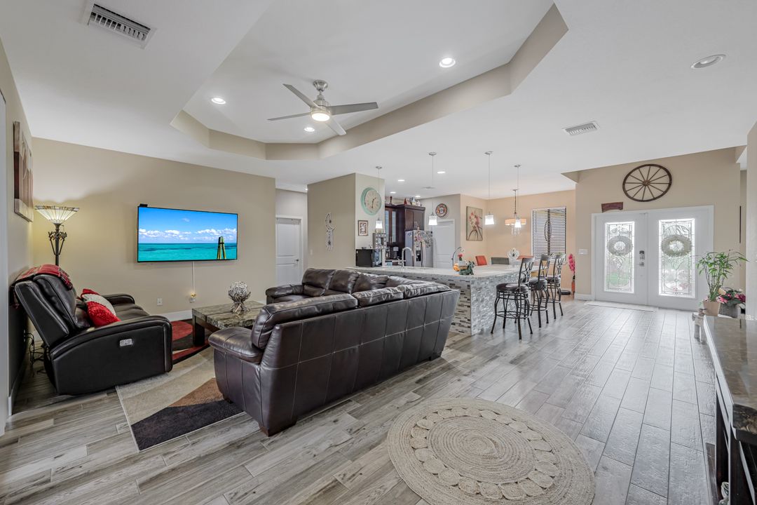 301 SE 21st Ln, Cape Coral, FL 33990