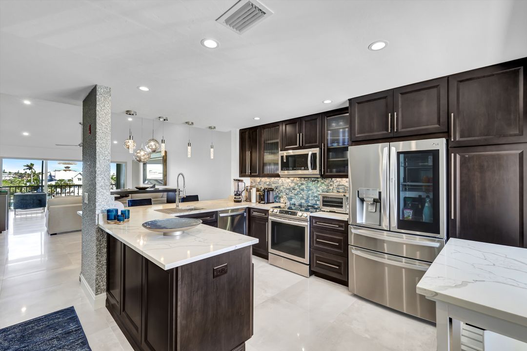 10684 Gulf Shore Dr #B301, Naples, FL 34108