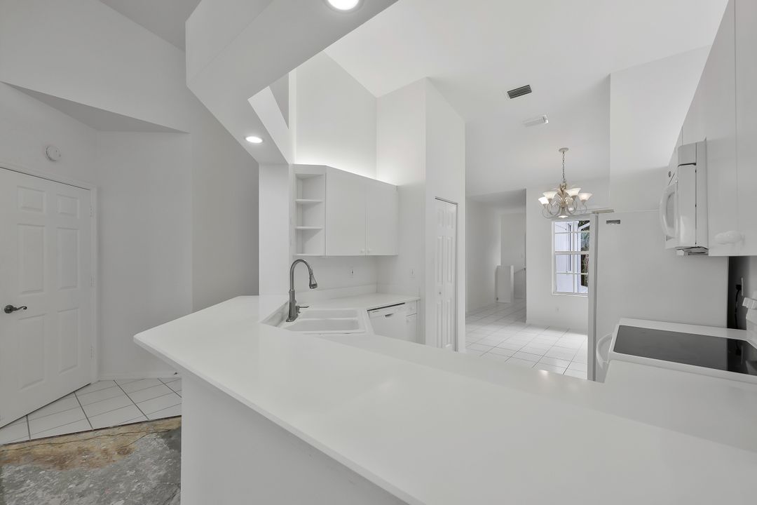 3420 W Crown Pointe Blvd #202, Naples, FL 34112