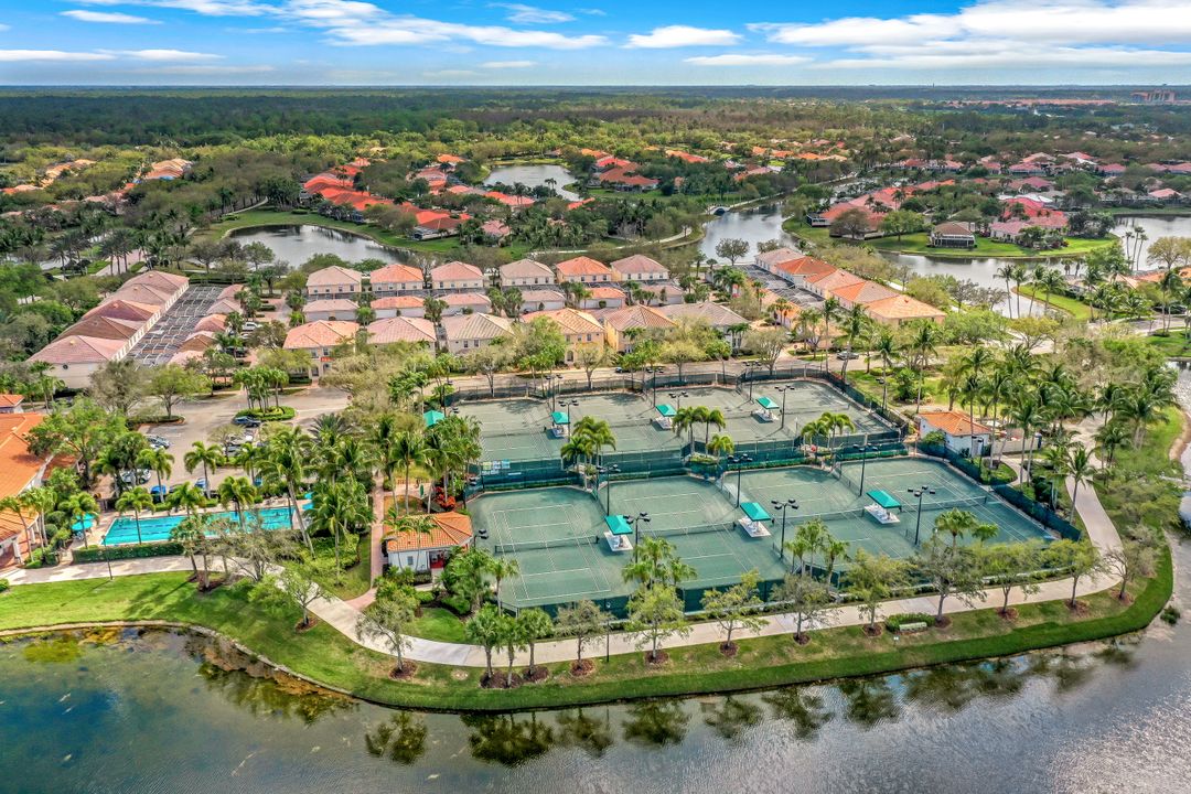 4362 Queen Elizabeth Way, Naples, FL 34119
