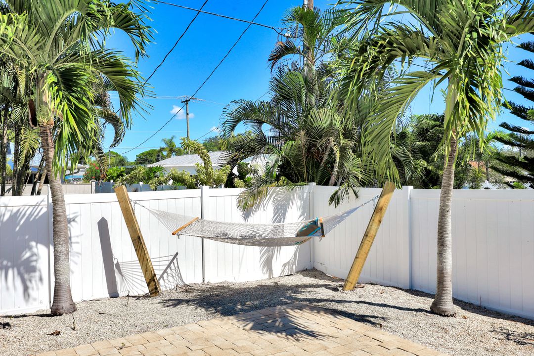 847 98th Ave N, Naples, FL 34108