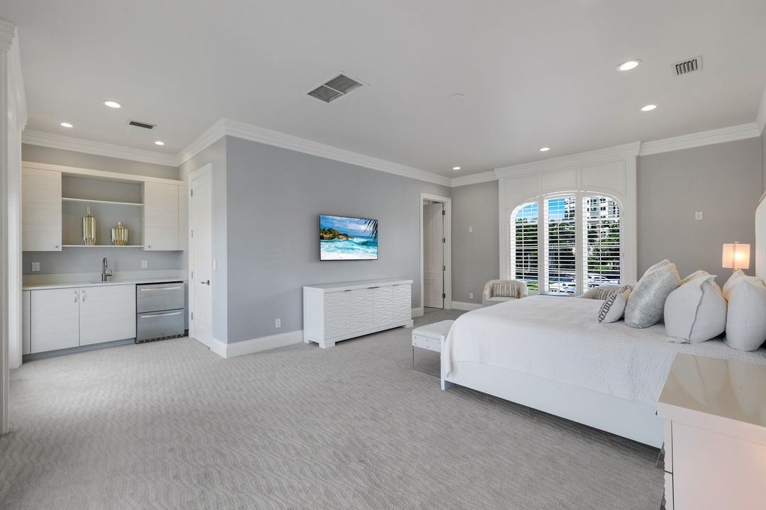 4900 Gulf Shore Blvd N, Naples, FL 34103