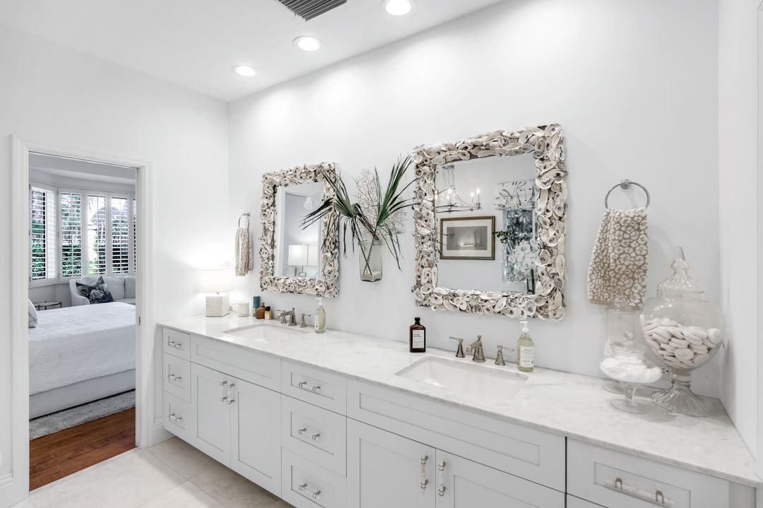 180 Edgemere Way S, Naples, FL 34105