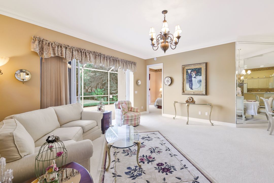 5852 Northridge Dr, Naples, FL 34110