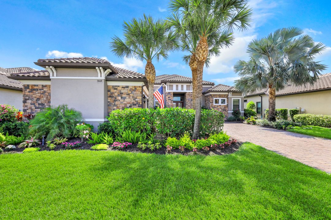 8668 Amour Ct, Naples, FL 34119