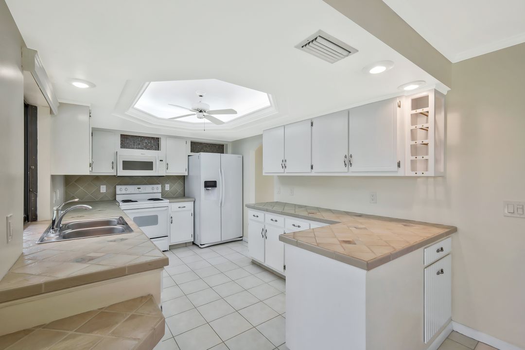 900 SW 54th Ln, Cape Coral, FL 33914