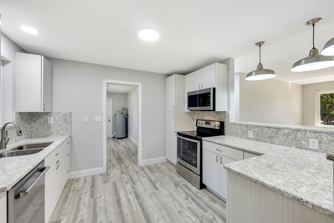 4862 Catalina Dr, Naples, FL 34112