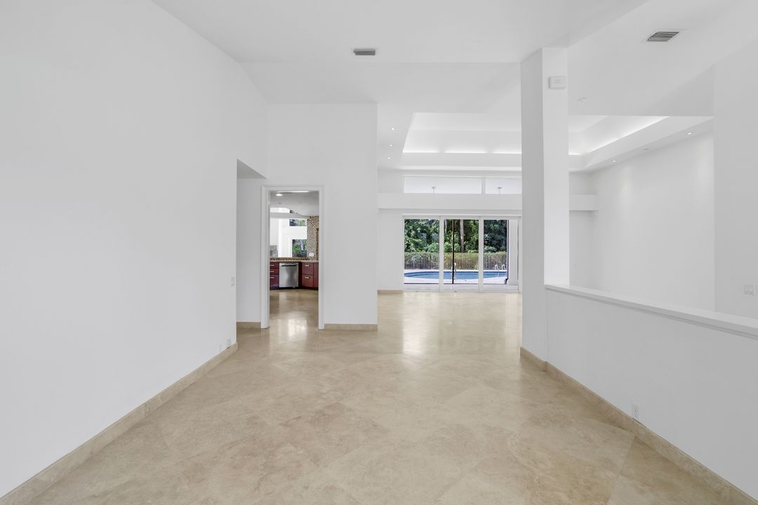4502 Silver Fox Dr, Naples, FL 34119