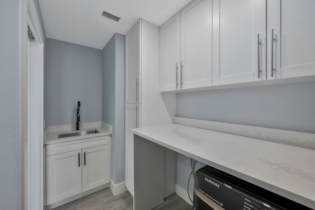 380 4th St NE, Naples, FL 34120