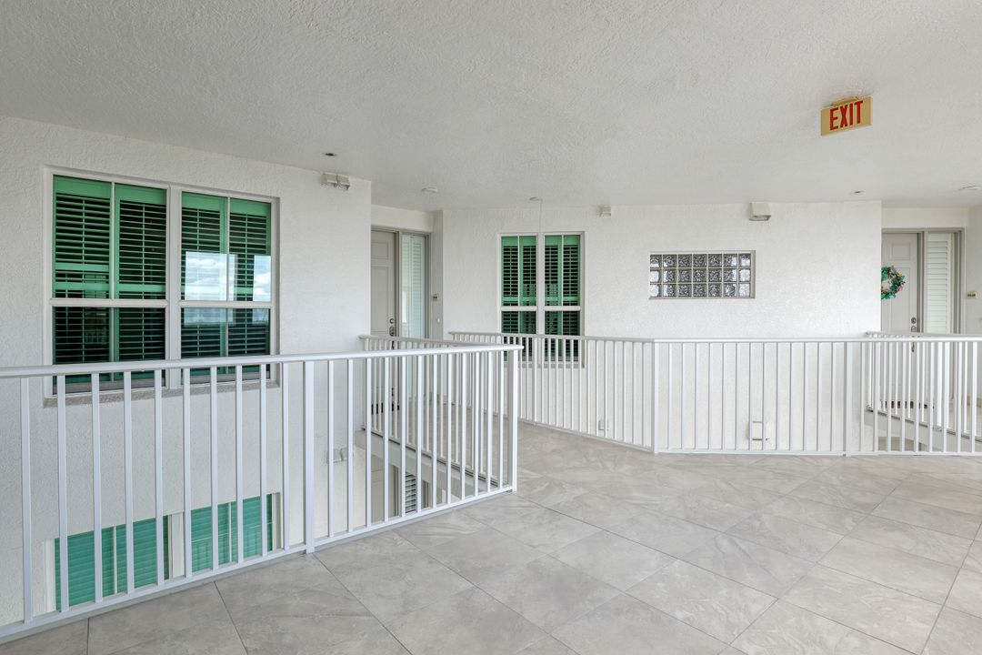 300 Dunes Blvd #PH05, Naples, FL 34110