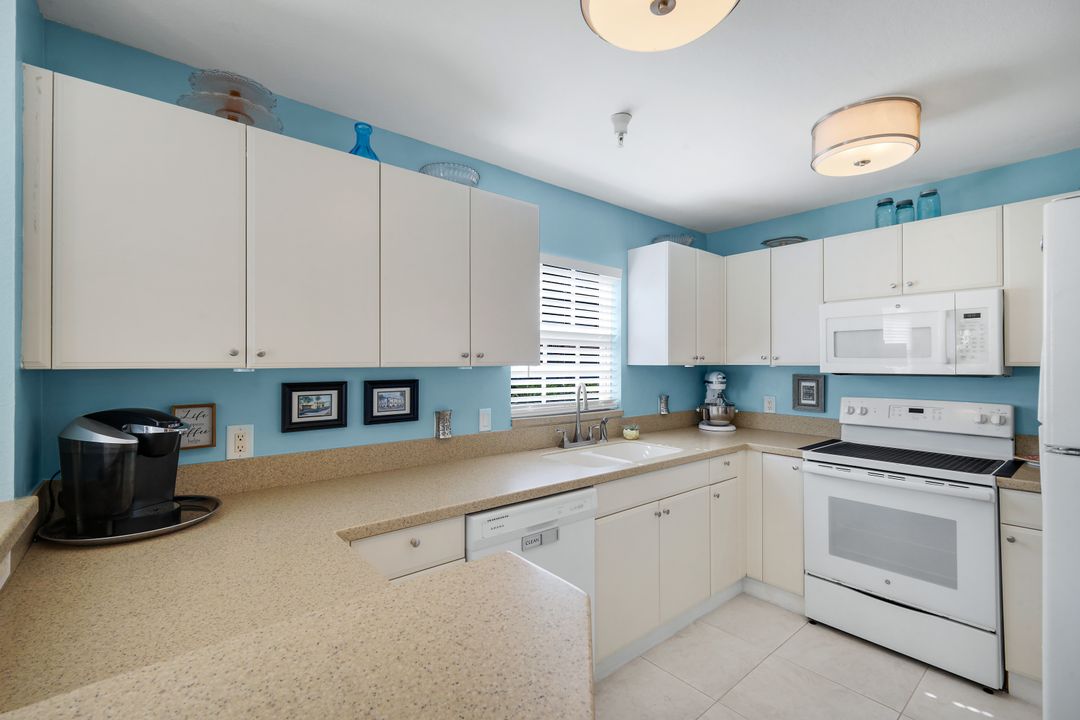 4500 Botanical Pl Cir #107, Naples, FL 34112