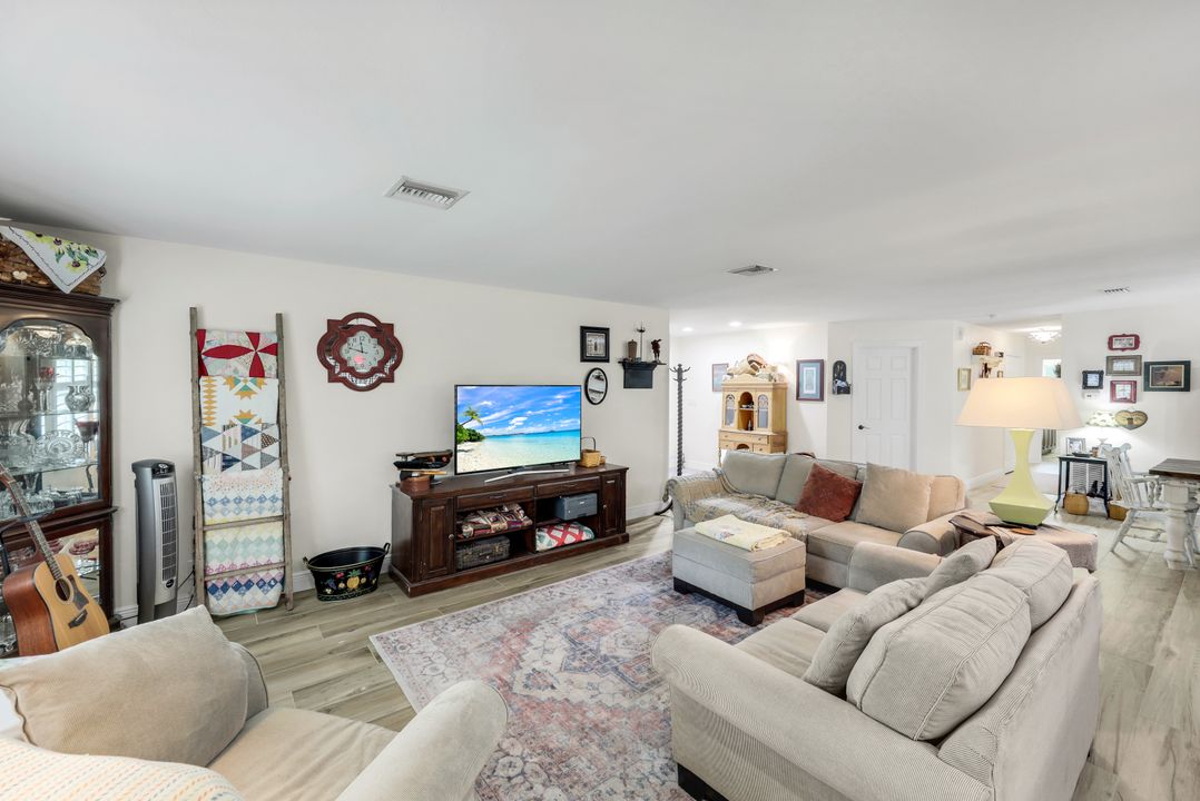 18130 Elmwood Dr, Alva, FL 33920