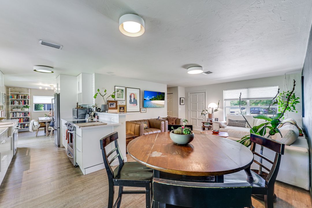 4333 Beechwood Lake Dr, Naples, FL 34112