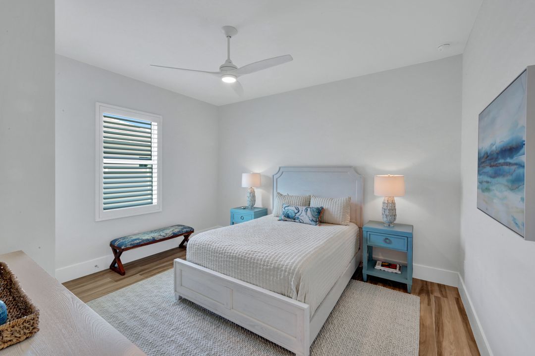 553 106th Ave N, Naples, FL 34108