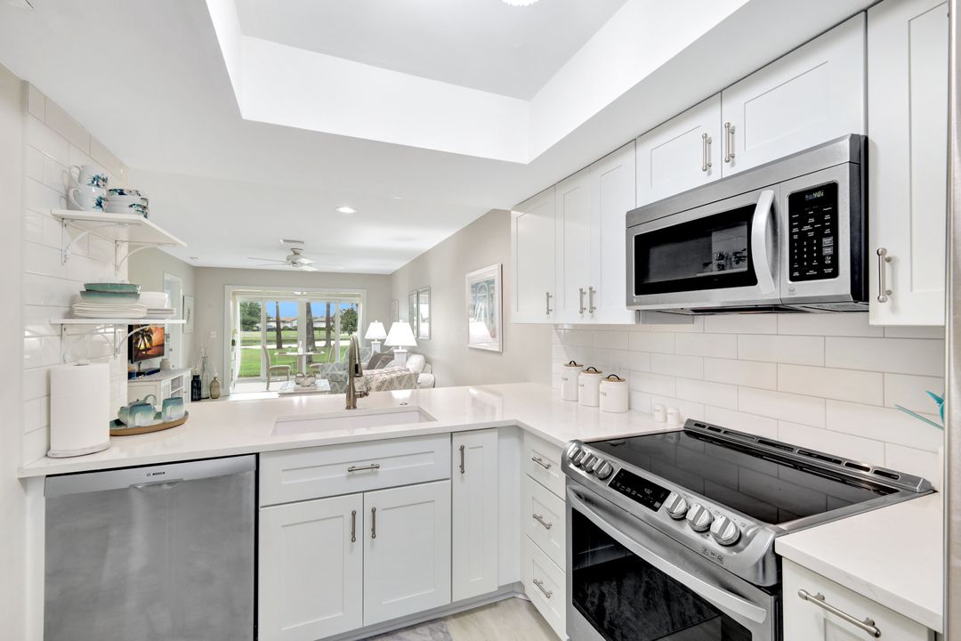 1004 Pine Isle Ln, Naples, FL 34112