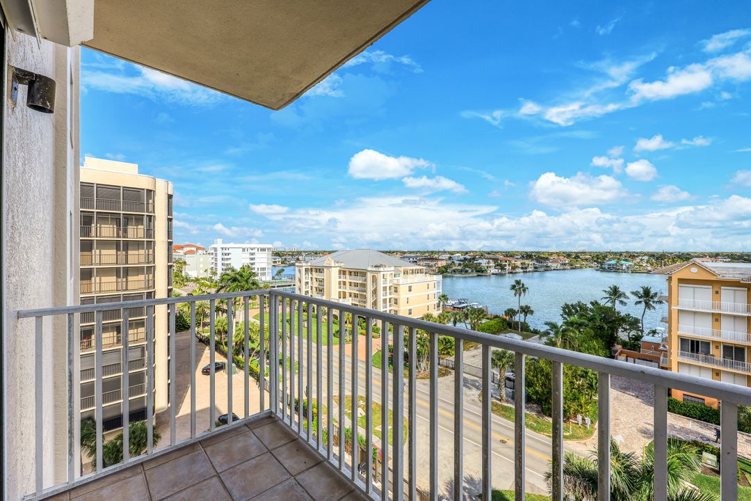 9577 Gulf Shore Dr #704, Naples, FL 34108