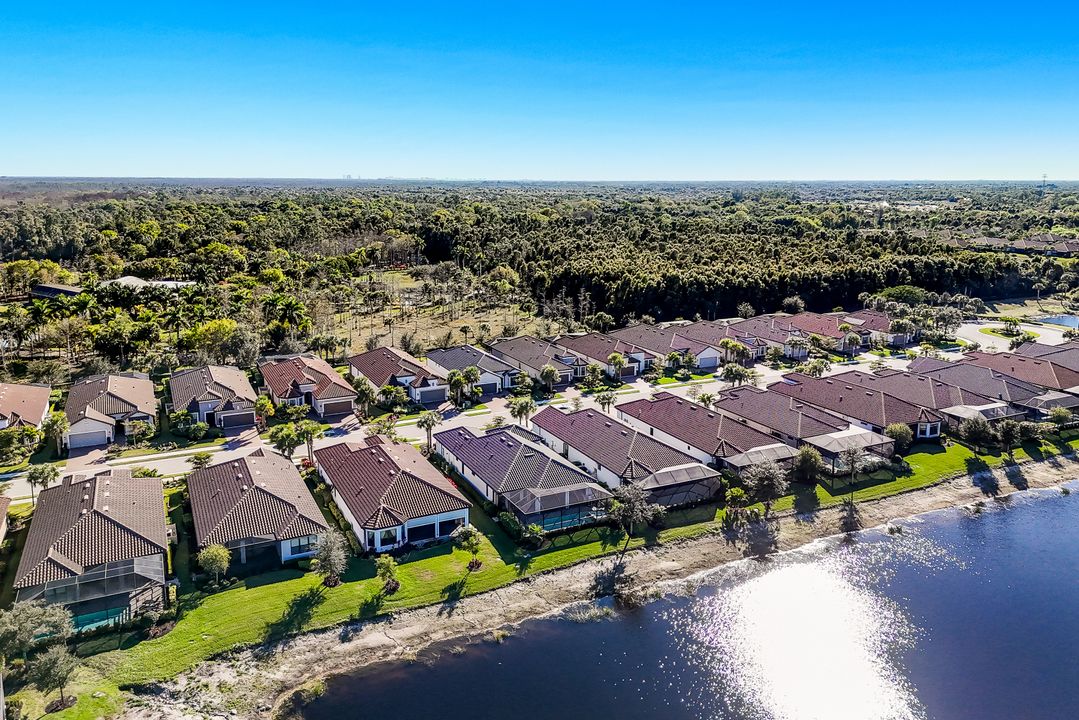 8262 Promoso Ct, Naples, FL 34114